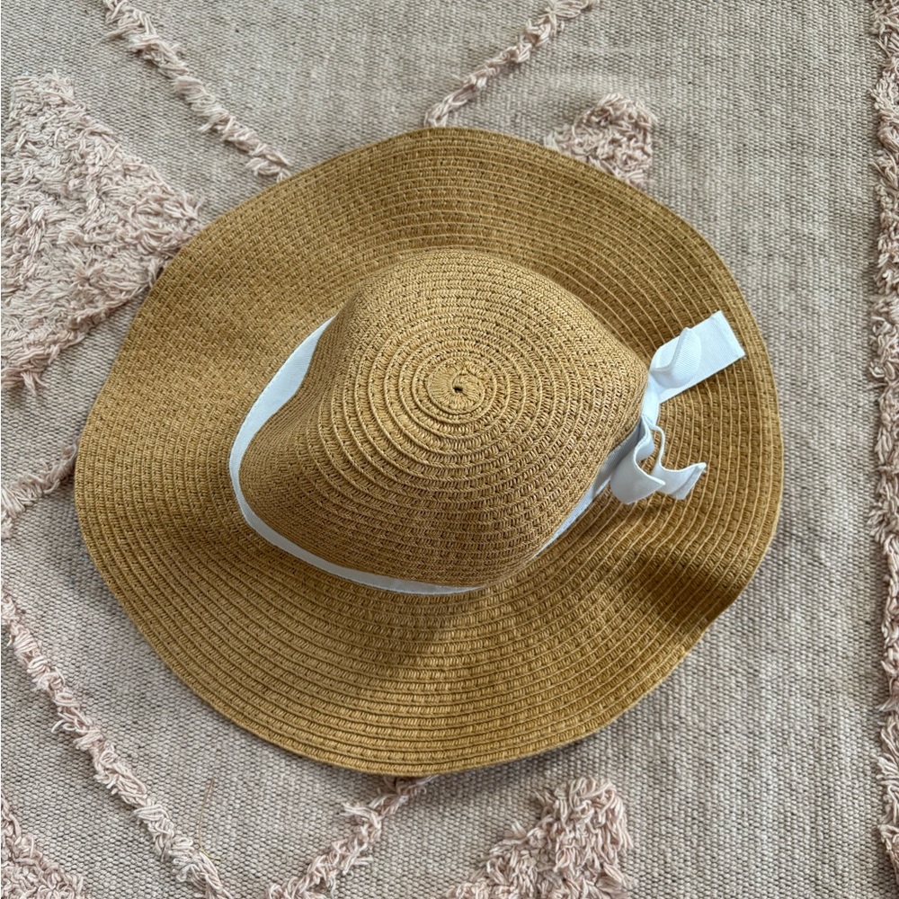 Old Navy Tan Sun Hat with white Band 0-6 months